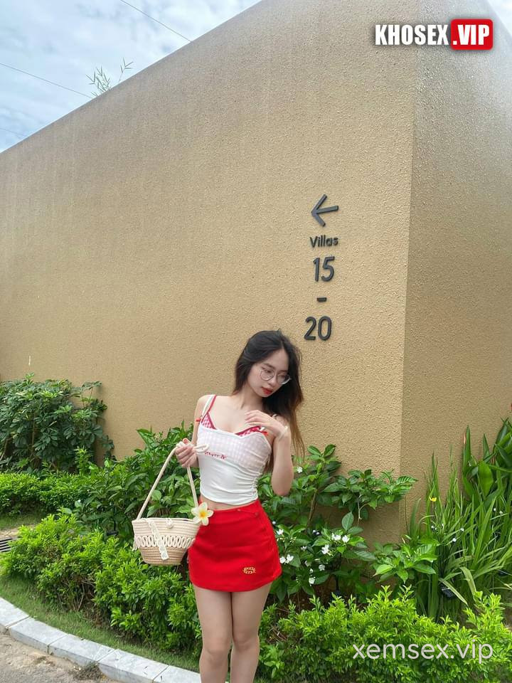 be-sinh-vien-kinh-can-2k2-dam-dang-lo-clip-sex-full-clip-pic-hinh-01