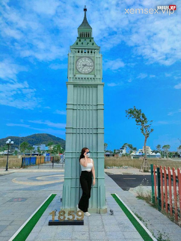 cap-doi-thich-du-public-chich-nhau-truoc-cua-phong-tro-phan-2-hinh-08