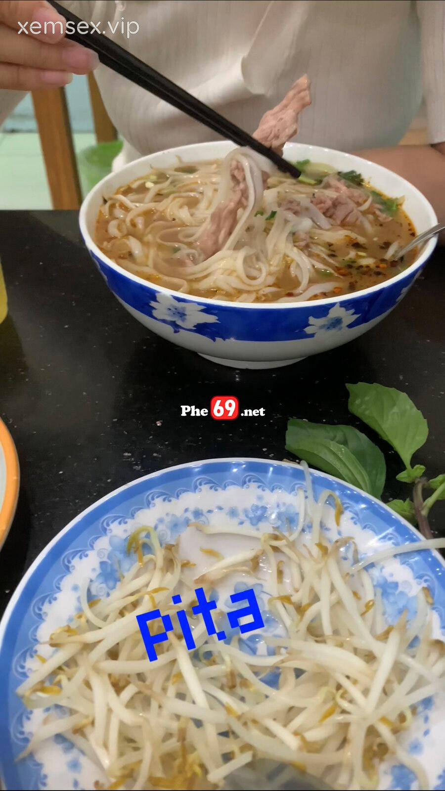 checker-pita-lam-2-shot-nhe-nhang-may-bay-tinh-cam-sn-99-dang-mi-nhon-hinh-01