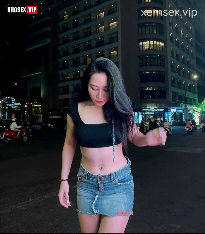clip-sex-be-vy-dam-dang-nung-lon-bi-anh-chich-ra-nuoc-xuat-tinh-trong-hinh-02