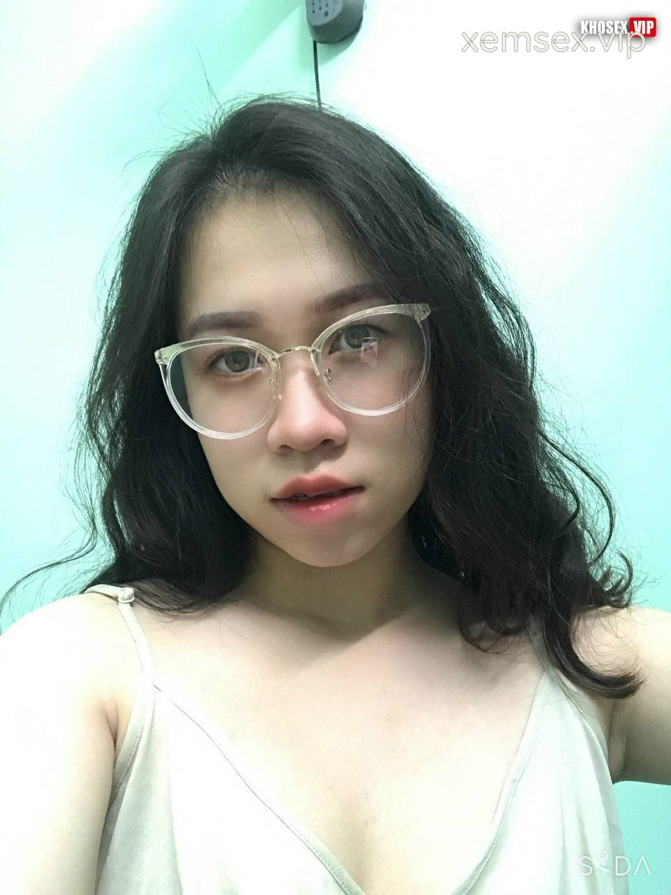 clip-sex-co-giao-tay-bac-mac-ao-dai-do-dit-voi-chong-cuc-dam-full-clip-pic-hinh-08