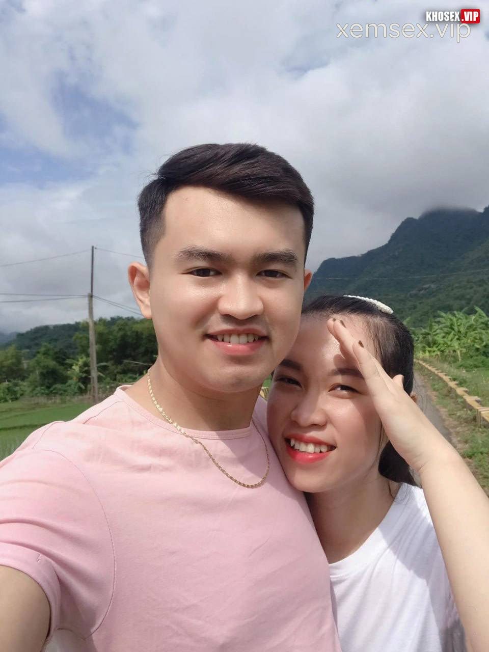 clip-sex-co-giao-tay-bac-mac-ao-dai-do-dit-voi-chong-cuc-dam-full-clip-pic-hinh-23