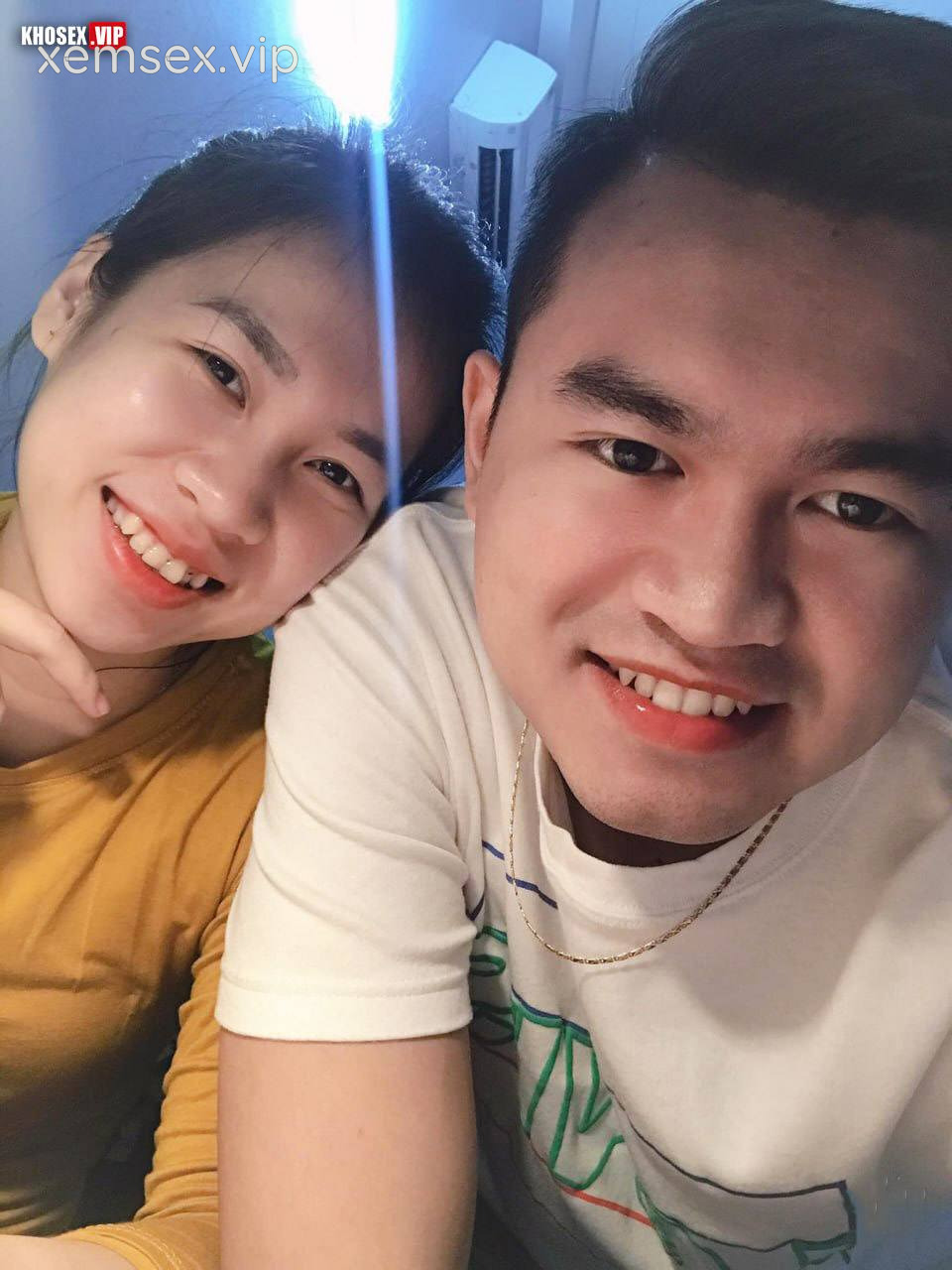 clip-sex-co-giao-tay-bac-mac-ao-dai-do-dit-voi-chong-cuc-dam-full-clip-pic-hinh-24
