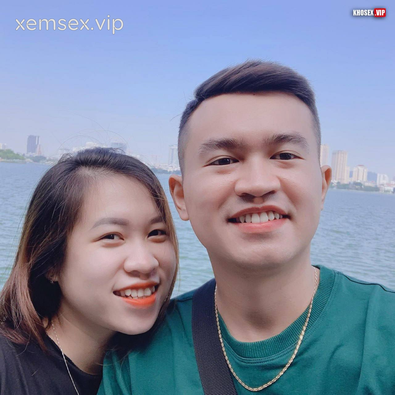 clip-sex-co-giao-tay-bac-mac-ao-dai-do-dit-voi-chong-cuc-dam-full-clip-pic-hinh-25