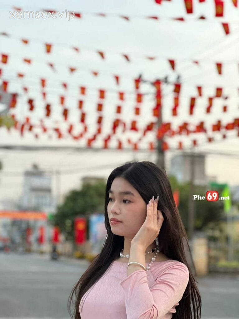 clip-sex-em-teen-xinh-va-ban-trai-em-bu-cai-net-dam-qua-hinh-03-768×1024-1