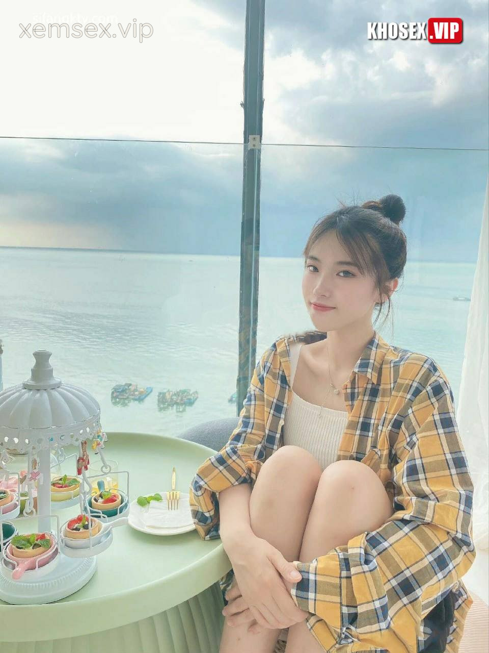 clip-sex-nac-cho-em-gai-xinh-len-dinh-chay-nuoc-sui-bot-mep-hinh-01