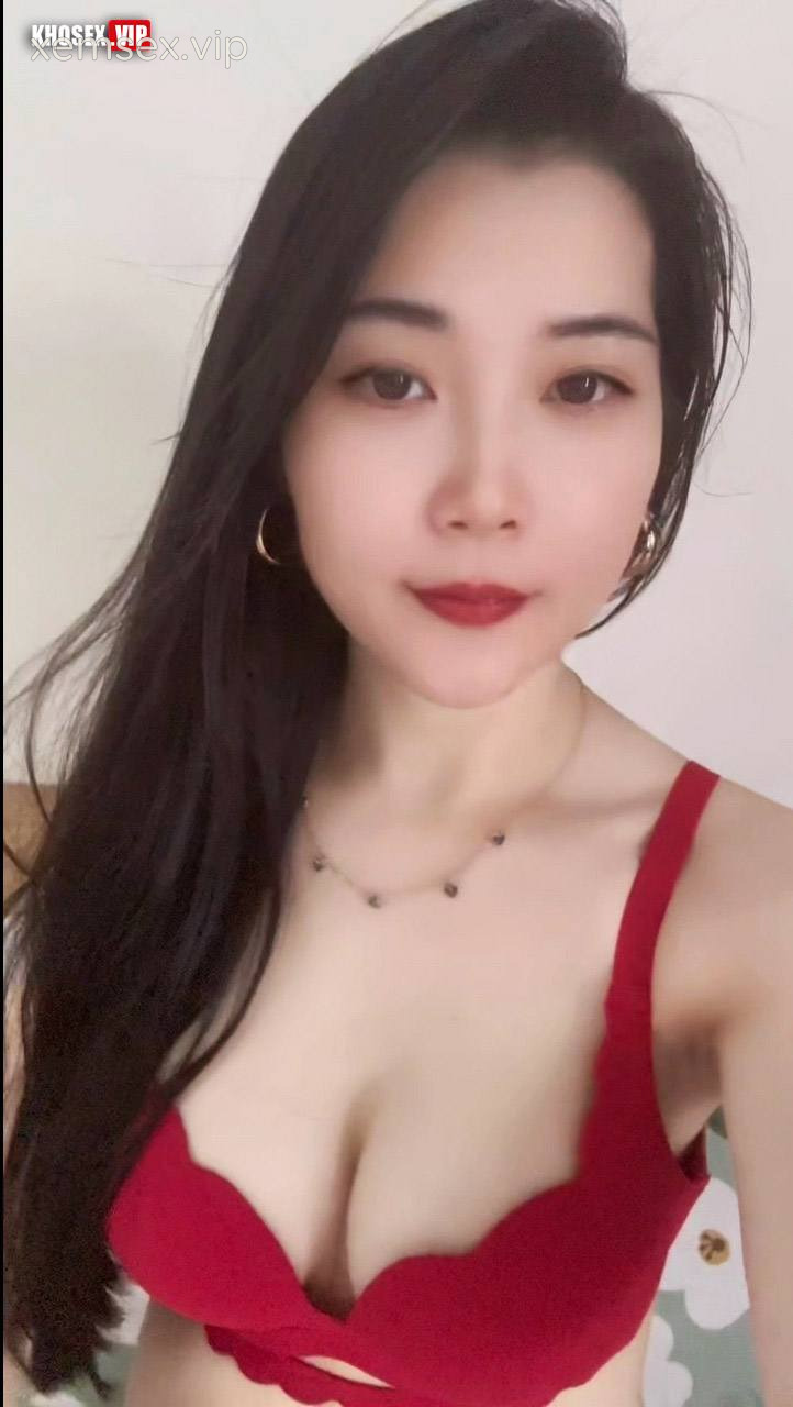 clip-sex-vkcklananh9496-em-lan-anh-nung-qua-dan-trai-ve-dit-luon-tren-xe-oto-dam-thuy-ra-lenh-lang-hinh-02