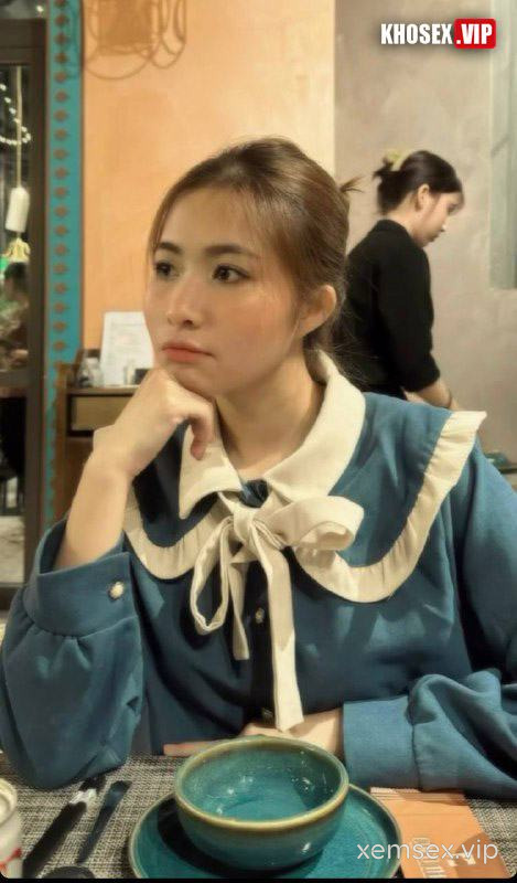 coi-ao-chich-em-khi-em-dang-nghe-dien-thoai-hinh-02