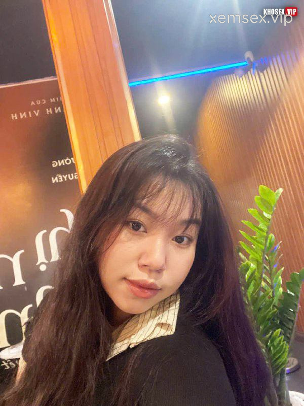 dit-em-nhan-vien-sale-oto-cuc-ngon-dam-thuy-em-ra-lenh-lang-hinh-01