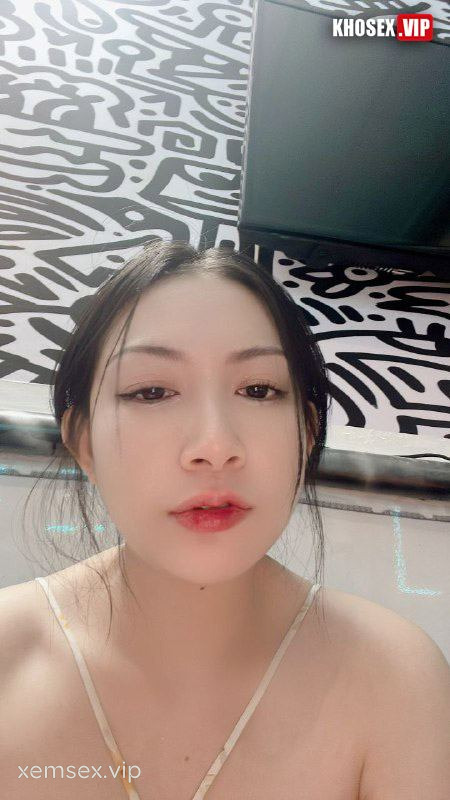 em-gai-xinh-ren-ri-vi-anh-dit-qua-nung-hinh-09