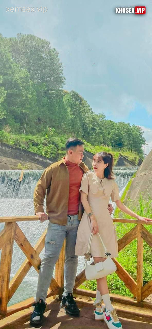 lo-clip-sex-cap-vo-chong-du-khau-dam-tren-ghe-tinh-yeu-hinh-02