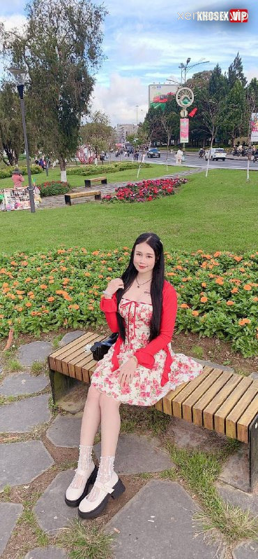 thanh-nien-xam-minh-dong-cac-vo-lon-em-ghe-suong-chay-nuoc-hinh-01